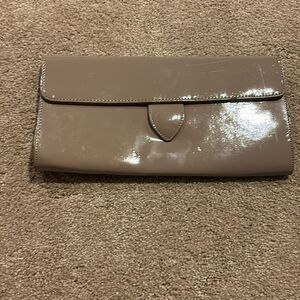 Urban expressions taupe patent leather clutch EUC